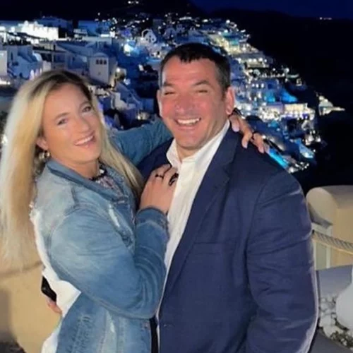 Ο Πύρρος Δήμας είχε γενέθλια και η Αφροδίτη Σκαφίδα του ετοίμασε την πιο "έξυπνη" τούρτα