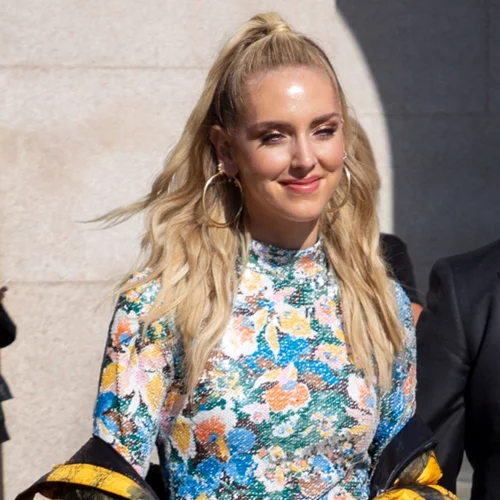 Η Chiara Ferragni φόρεσε το πιο στιλάτο casual φόρεμα από τα Zara που θα λατρέψεις