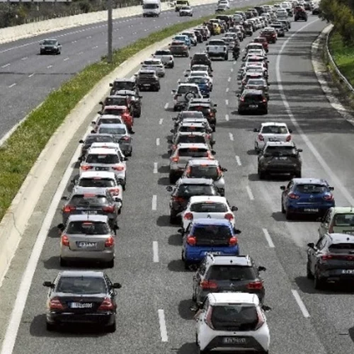 Συνεχίζεται η επιστροφή των εκδρομέων του Πάσχα - Ομαλοποιήθηκε η κίνηση στην Αθηνών-Κορίνθου