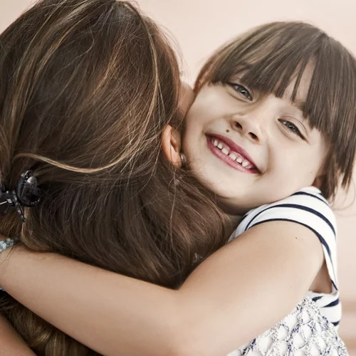 6 σημάδια ότι το παιδί σου μεγαλώνει με την "καλύτερη μαμά του κόσμου!"