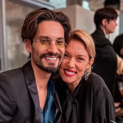 Η Βίκυ Καγιά γιόρτασε στο σπίτι της & ο Γιώργος Καράβας της χάρισε ένα απίθανο τσιφτετέλι