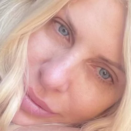 "Πρωινό καφεδάκι με θέα στο Αιγαίο" | Η Ελένη Μενεγάκη μάς λέει καλημέρα από την Άνδρο