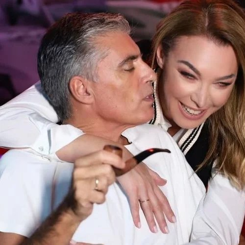 Τατιάνα Στεφανίδου | Με Zara φούστα στο χρώμα που μας φτιάχνει τη διάθεση