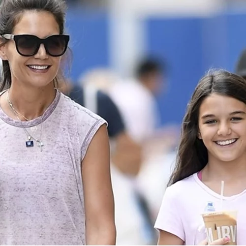 Σαν δίδυμες | Το βίντεο με την Katie Holmes και την πανύψηλη Suri Cruise