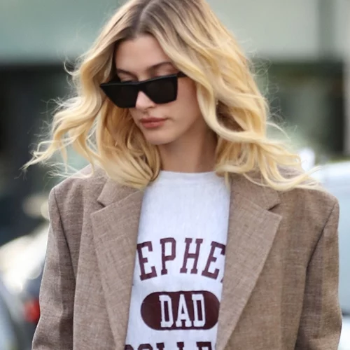 Η νέα τάση της σεζόν θέλει να φορέσεις το φούτερ σου ως μπολερό