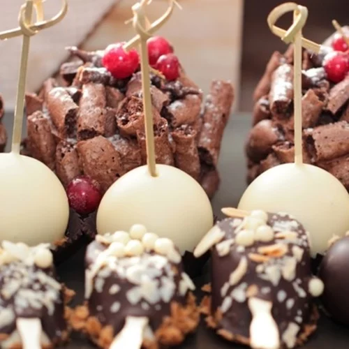 Εορτολόγιο | Ολα τα ονόματα που γιορτάζουν σήμερα, Δευτέρα 10 Οκτωβρίου