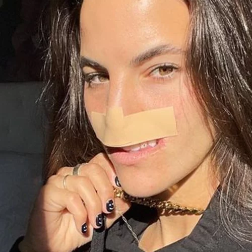 Σκύλος της "έφαγε" το πρόσωπο και αποφάσισε να καταγράψει το ταξίδι της ανάρρωσής της