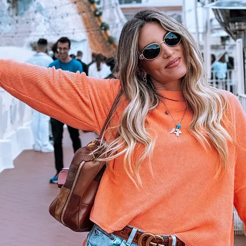 Αθηνά Οικονομάκου | Το ριγέ three-piece σύνολό της είναι στο πιο girly χρώμα που ταιριάζει σε όλες τις γυναίκες