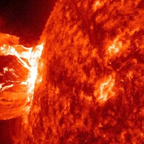 Ηλιακή καταιγίδα κατευθύνεται προς τη Γη