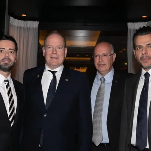 Ο Πρίγκιπας Αλβέρτος στο κέντρο της Αθήνας | Σε ποιο μαγαζί δείπνησε;