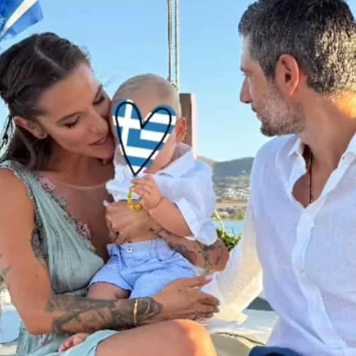 Εριέττα Κούρκουλου Λάτση – Βύρων Βασιλειάδης | Βάφτισαν τον γιο τους, Λέοντα στην Πάρο