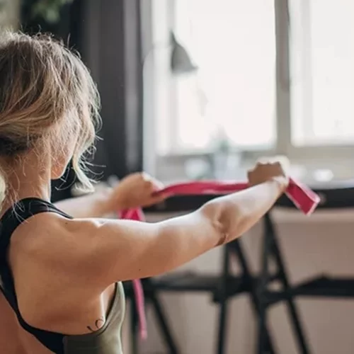 Κυρτοί ώμοι | Οι καλύτερες ασκήσεις για να διορθώσεις τη λάθος στάση σώματος