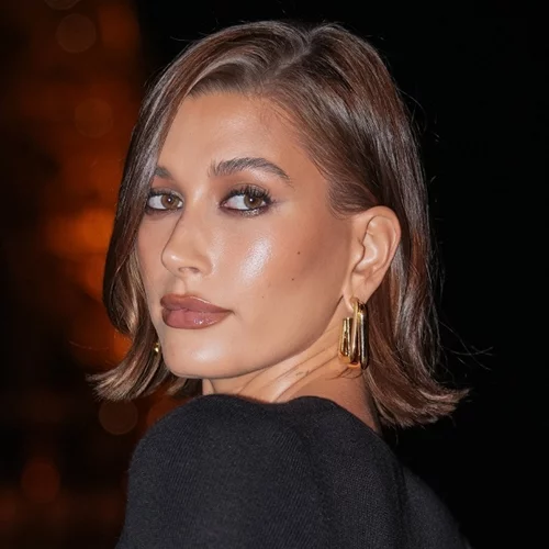 Καρέ μαλλιά | 5 βραδινά χτενίσματα που θα σε κάνουν να ξεχωρίσεις στα χριστουγεννιάτικα parties