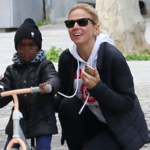 Χριστίνα Κοντοβά -Τζώνη Καλημέρης | Βόλτα στην Αθήνα με τη μικρή Ada (pics)