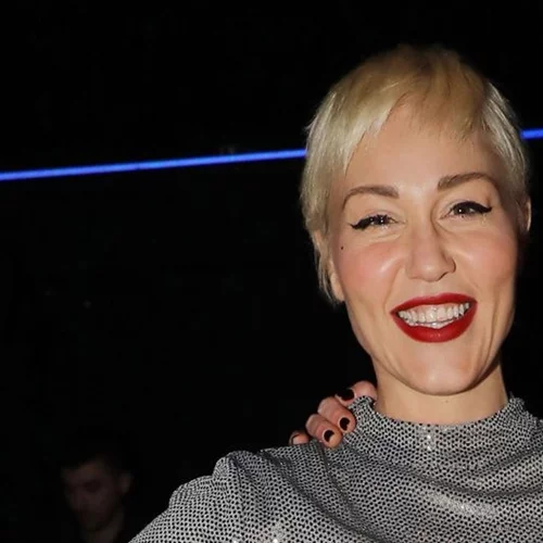 Πηνελόπη Αναστασοπούλου | Αποχωρίστηκε τα ξανθά της μαλλιά