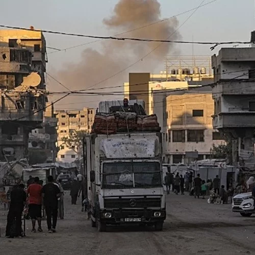 Υπό τους βομβαρδισμούς του Ισραήλ στην πόλη της Γάζας, ο θάνατος ή η δύσκολη έξοδος