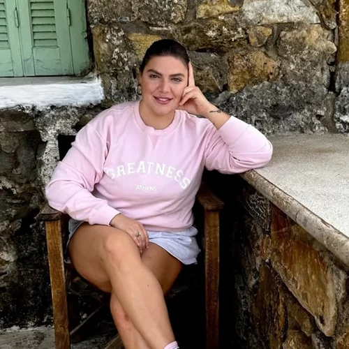 Δανάη Μπάρκα | Για φαγητό στον ξυλόφουρνο σε παραδοσιακό ταβερνάκι στην Καλαμάτα