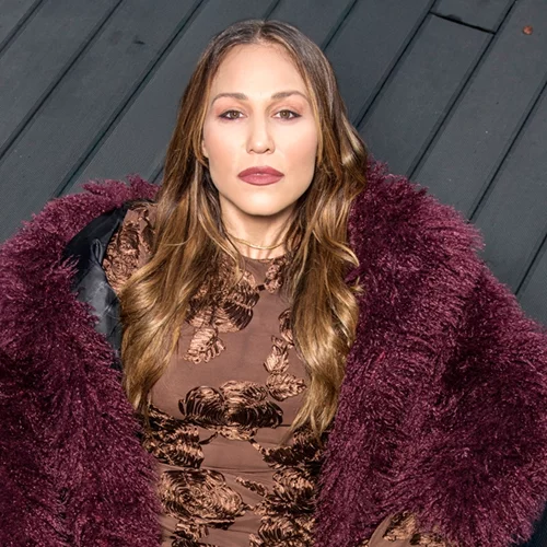 Η Πηνελόπη Αναστασοπούλου προτείνει τέσσερα στιλιστικά hacks για να υιοθετήσεις τις top τάσεις της μόδας