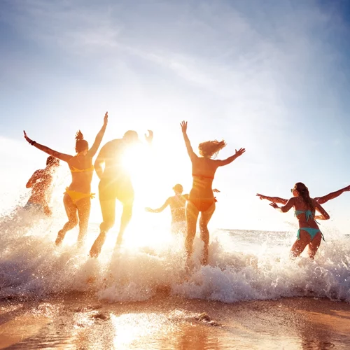 Υψηλές θερμοκρασίες: Τελικά είναι καλή ιδέα η παραλία όταν έχει καύσωνα;