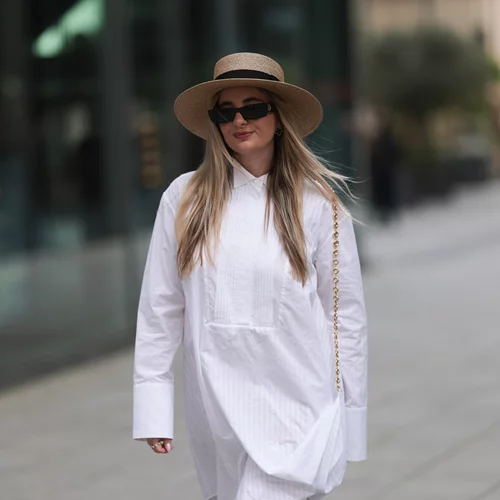 Το λευκό σεμιζιέ φόρεμα από ποπλίνα που θα φορέσεις όσο κανένα άλλο το καλοκαίρι