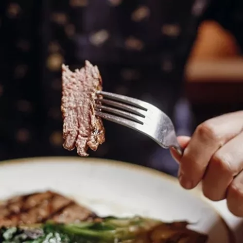 Η κατανάλωση κόκκινου κρέατος συνδέεται με αυξημένο κίνδυνο εμφάνισης αυτής της πάθησης