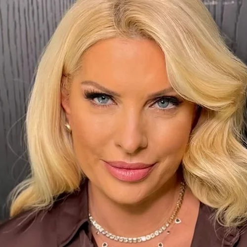 Η Ελένη Μενεγάκη τόλμησε ήδη το it χρώμα του 2025 στο μανικιούρ της