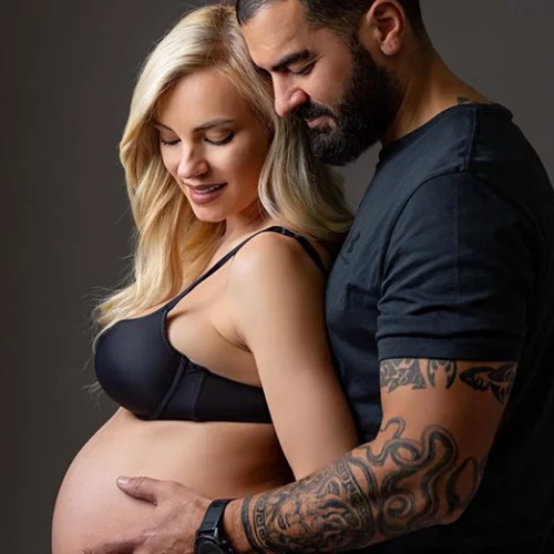 Τζούλια Νόβα | Η πρώτη φωτογραφία αγκαλιά με τη νεογέννητη κόρη της