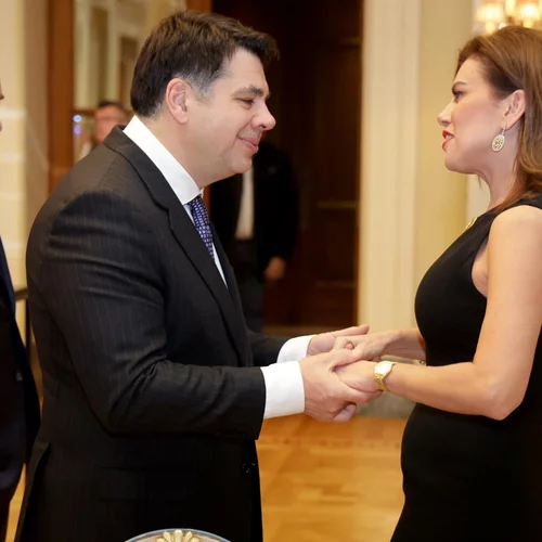 Ευγενία Μανωλίδου | Η cute λεπτομέρεια στο μαύρο φόρεμα που έβαλε στο δείπνο για τον Αμερικανό πρέσβη