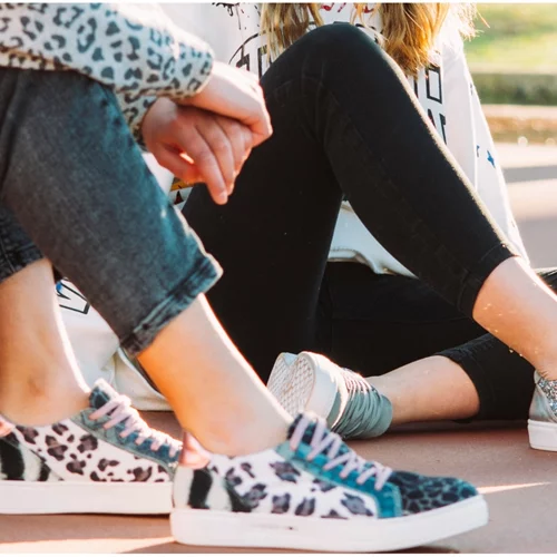 Τα χειροποίητα sneakers που θα κάνουν τη διαφορά στις ανοιξιάτικες εμφανίσεις σου