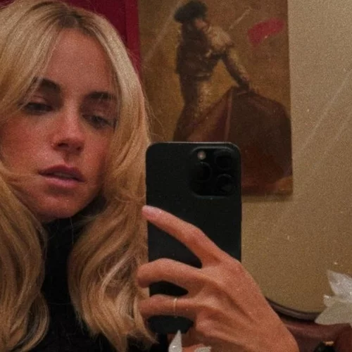 Η Δούκισσα Νομικού στην Αμερική | Με στενό denim φόρεμα μπροστά στον Novak Djokovic