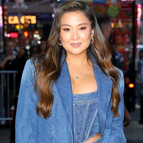 10 φθινοπωρινά looks που θα σε πείσουν να υποκύψεις στην τάση του double denim