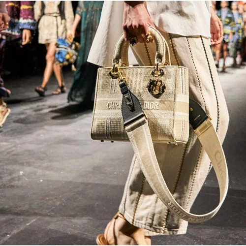 Τα αξεσουάρ που ξεχωρίσαμε από τις Spring/Summer 2021 συλλογές