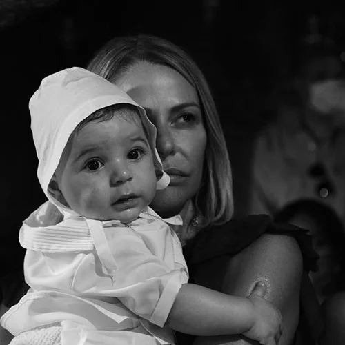 Τζένη Μπαλατσινού - Βασίλης Κικίλιας | Δες την πρωτότυπη μπομπονιέρα από τη βάφτιση του γιου τους