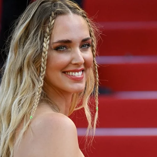 Η Chiara Ferragni φόρεσε το hair accessory που φορούν τώρα όλες οι fashionistas
