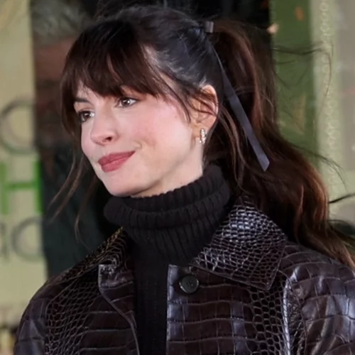 Σε ποιο πανωφόρι να επενδύσεις για το Φθινόπωρο για να είσαι όσο κομψή ήταν η Anne Hathaway στη Νέα Υόρκη