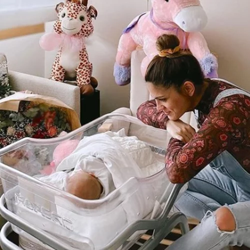 Η Μαίρη Συνατσάκη μιλά πρώτη φορά για τη γέννηση της κόρης της | "Μου συνέβη αυτή η θλίψη όταν γυρίσαμε στο σπίτι"