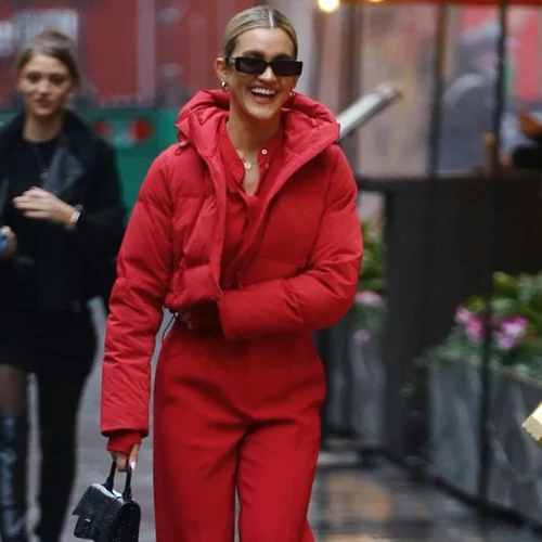 Αυτό το Oysho μπουφάν θα είναι η πιο cozy συντροφιά στις κρύες ημέρες