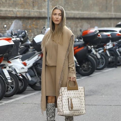 Τα cozy παλτό και μπουφάν που θα κρατήσουν ζεστή στο κρύο και θα βρεις σε έκπτωση