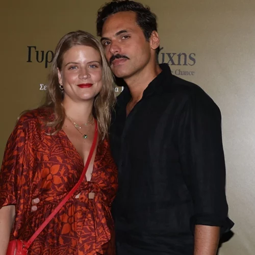 Δανάη Μιχαλάκη | Το πρώτο καλοκαίρι της ως μαμά -  Αγκαλιά με την 10 μηνών κόρη της στο ηλιοβασίλεμα