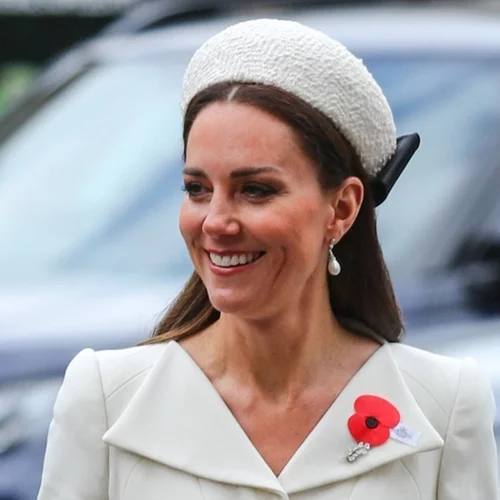 Η Kate Middleton με Mango φόρεμα και το παλτό που χρειάζεται κάθε γυναικεία γκαρνταρόμπα