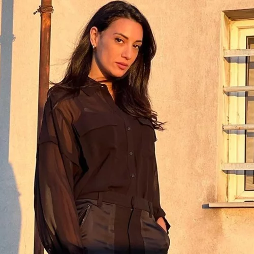 Ευγενία Σαμαρά | Με ανατρεπτικό σύνολο ελληνικού brand σε κοραλί και mint τόνους