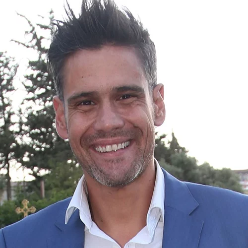 Δημήτρης Ουγγαρέζος | Φωτογραφίες από το μοντέρνο σπίτι του εργένη στα Νότια Προάστια