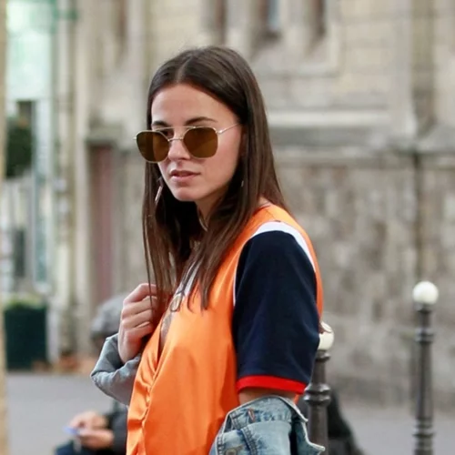 Zina Charkoplia | Τα κομμάτια που θα δανειζόμασταν από την καλοκαιρινή της γκαρνταρόμπα