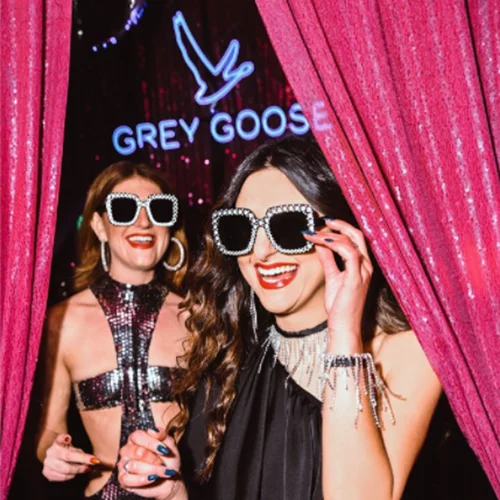 Disco Noir | Πώς η Grey Goose μάς μετέφερε στο πιο ξέφρενο '80s inspired πάρτι της χρονιάς