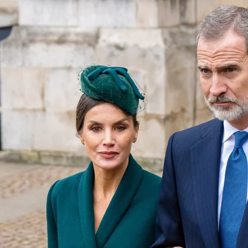 Η βασίλισσα Letizia της Ισπανίας φόρεσε το λευκό τζιν με τον πιο κολακευτικό τρόπο