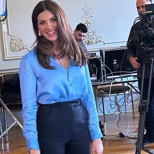 Η Σταματίνα Τσιμτσιλή στο Προεδρικό Μέγαρο | Με σέξι μαύρα πέδιλα και office look