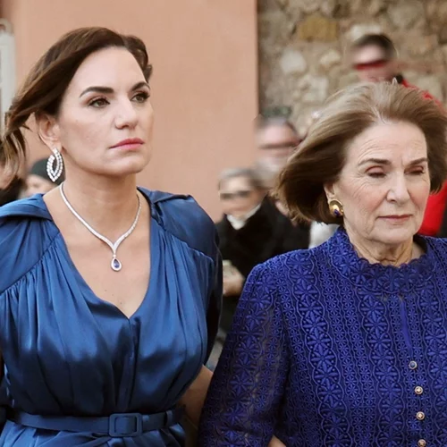 Καλεσμένη σε γάμο μετά τα 50 | Τα χτενίσματα που επιλέγουν ξανά και ξανά οι πιο κομψές Ελληνίδες celebrities