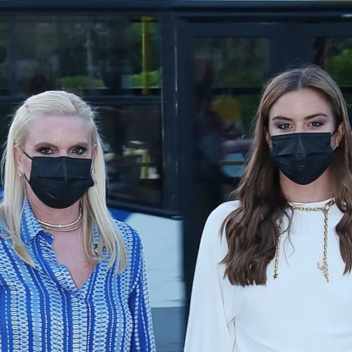 Η Μαρία Σάκκαρη μαζί με τη μητέρα της Αγγελική Κανελλοπούλου στην επίδειξη του οίκου Dior στο Καλλιμάρμαρο