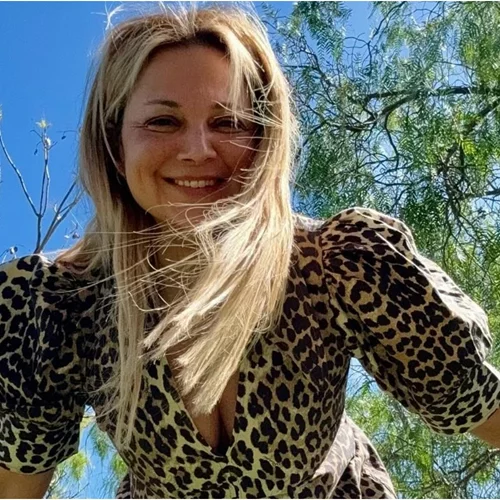 Η Νάνσυ Ζαμπέτογλου με το πιο αριστοκρατικό φόρεμα της γυναικείας γκαρνταρόμπας