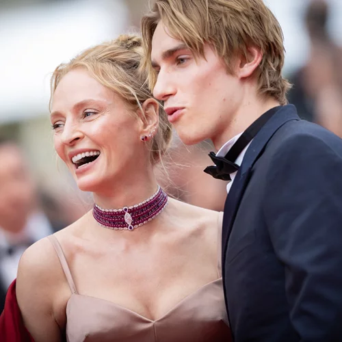 Uma Thurman | Στο κόκκινο χαλί των Καννών με τον γοητευτικό γιο της